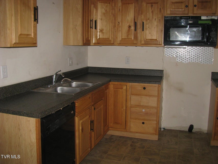 Photo #15: 129 Fredrick Street