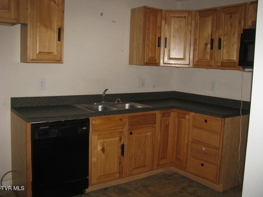 Photo #16: 129 Fredrick Street