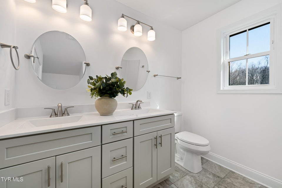 Photo #33: 1072 Riddle Ridge