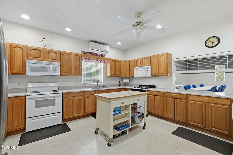 Photo #11: 368 Clay Street