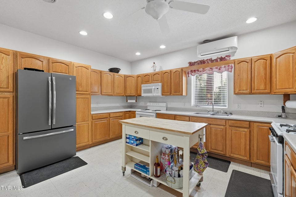 Photo #12: 368 Clay Street