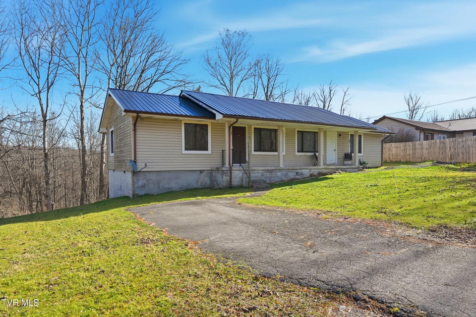 Photo #6: 207 Diagonal Avenue