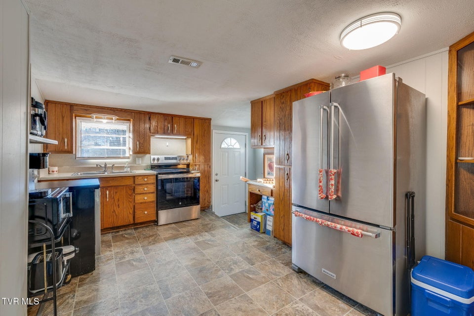 Photo #38: 702 Main Street