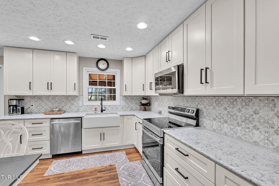 Photo #32: 119 Popular Drive