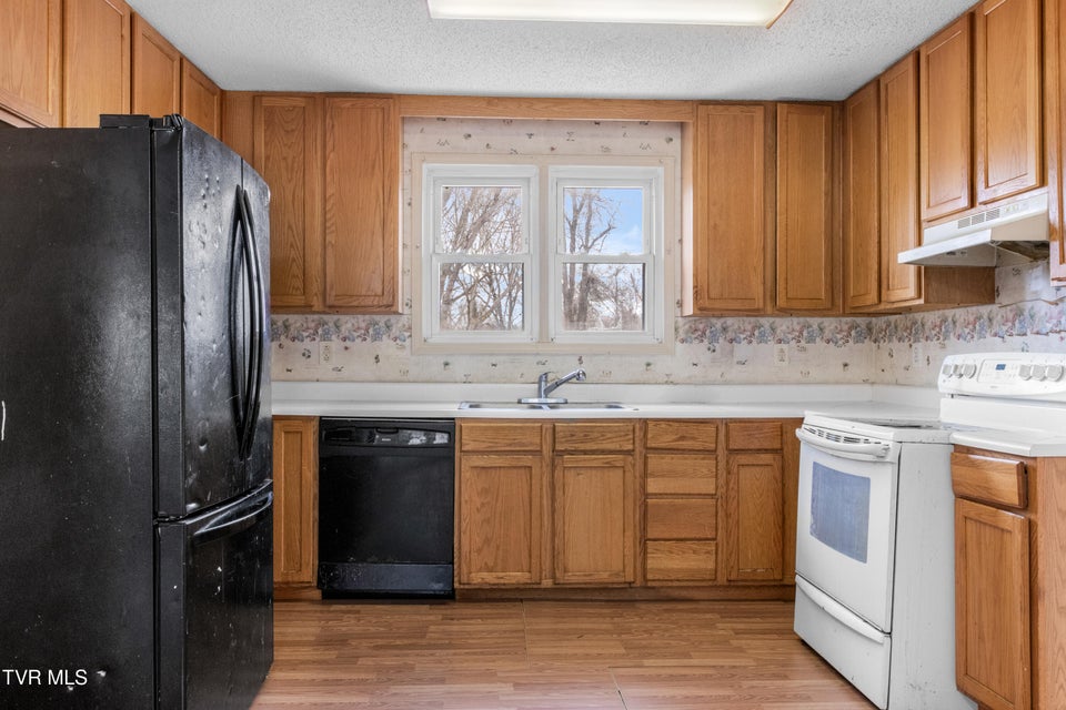 Photo #6: 481 Riverview Drive