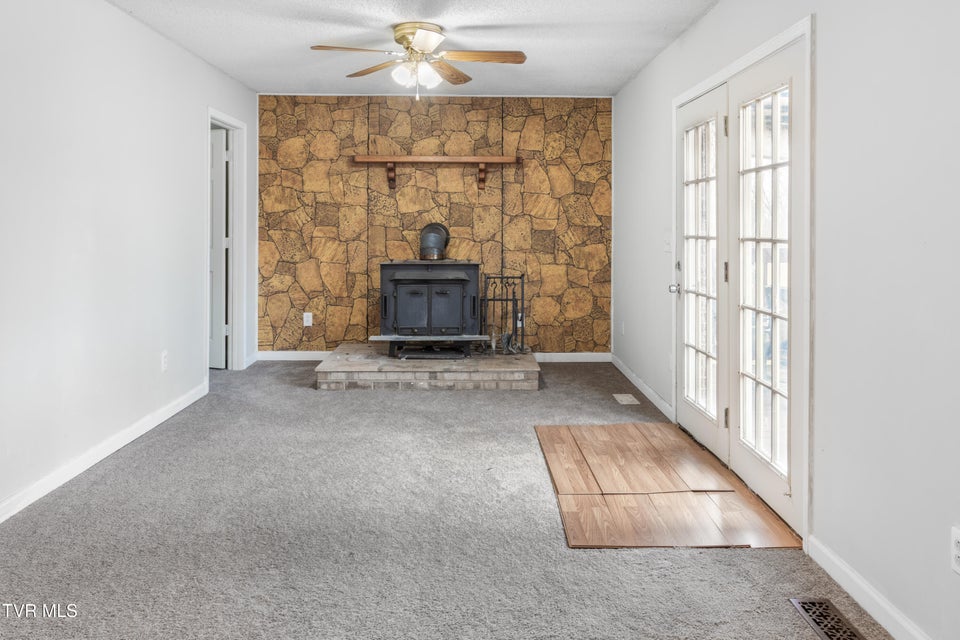 Photo #15: 481 Riverview Drive