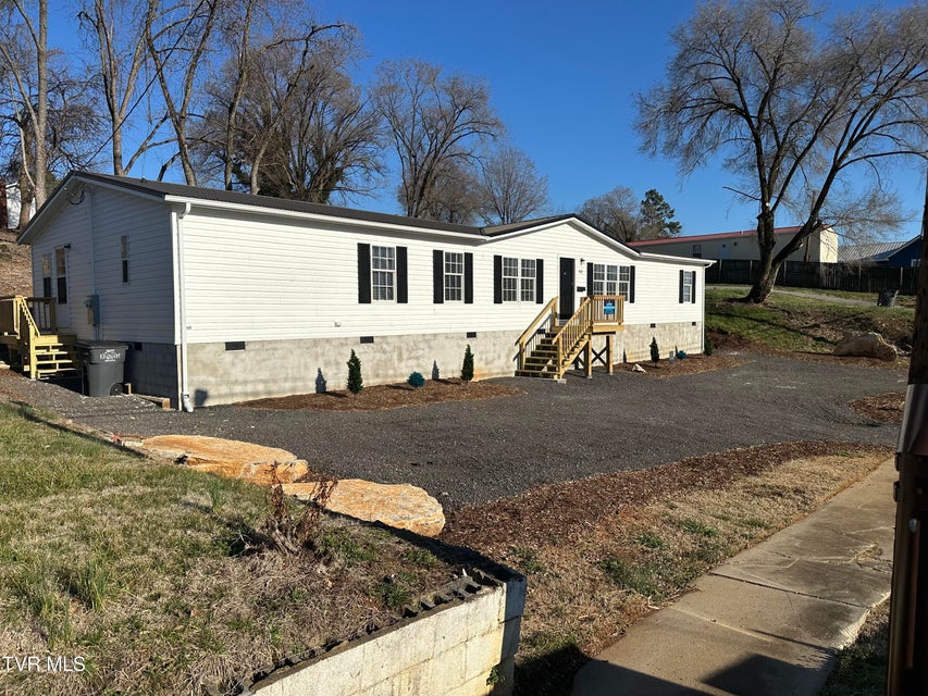 Photo #40: 931 Riverside Avenue