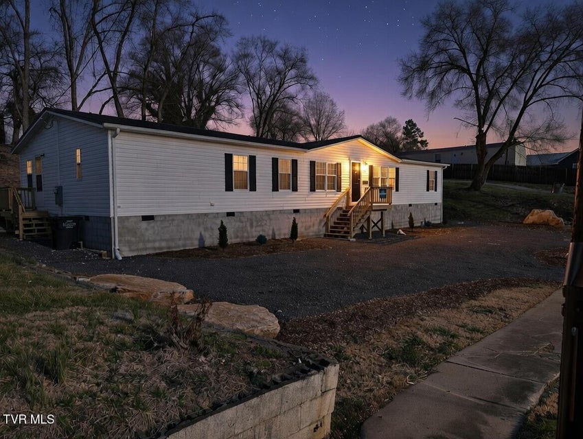 Photo #44: 931 Riverside Avenue