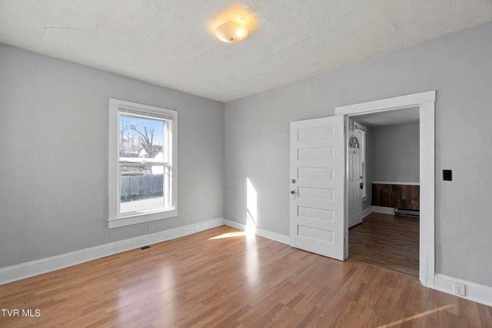 Photo #11: 1008 Boone Street