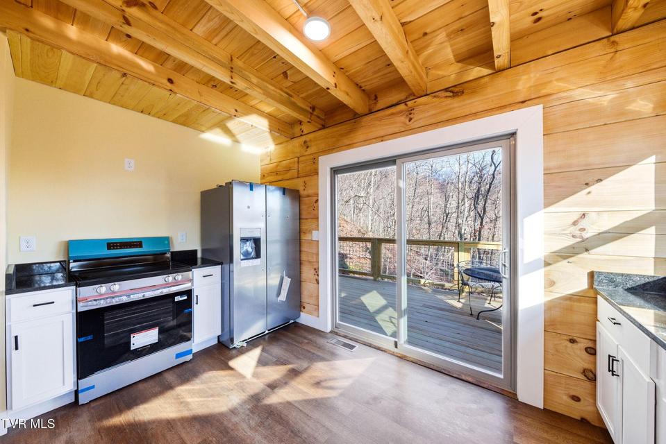 Photo #10: 954 Glasgow Street