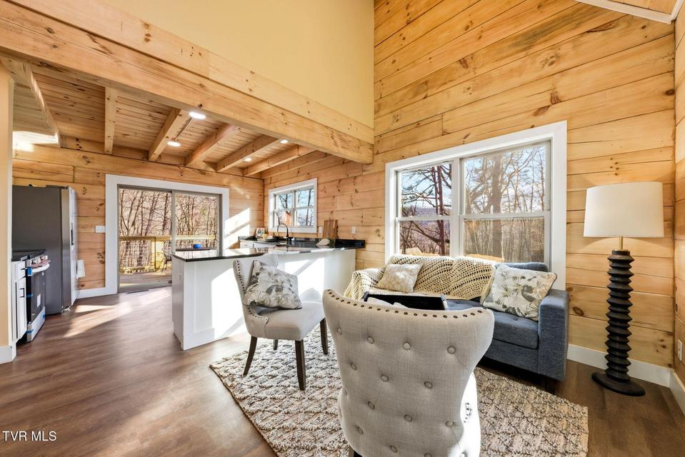 Photo #7: 954 Glasgow Street