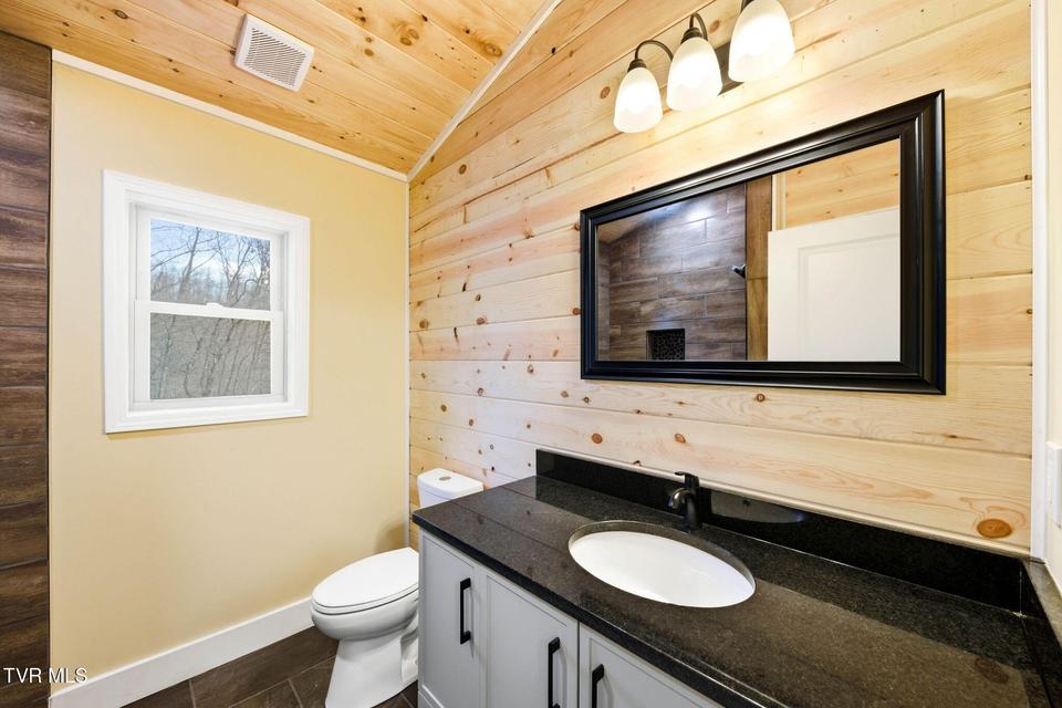 Photo #15: 954 Glasgow Street