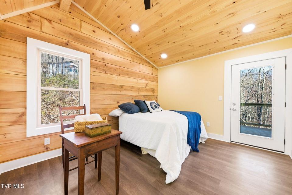 Photo #20: 954 Glasgow Street