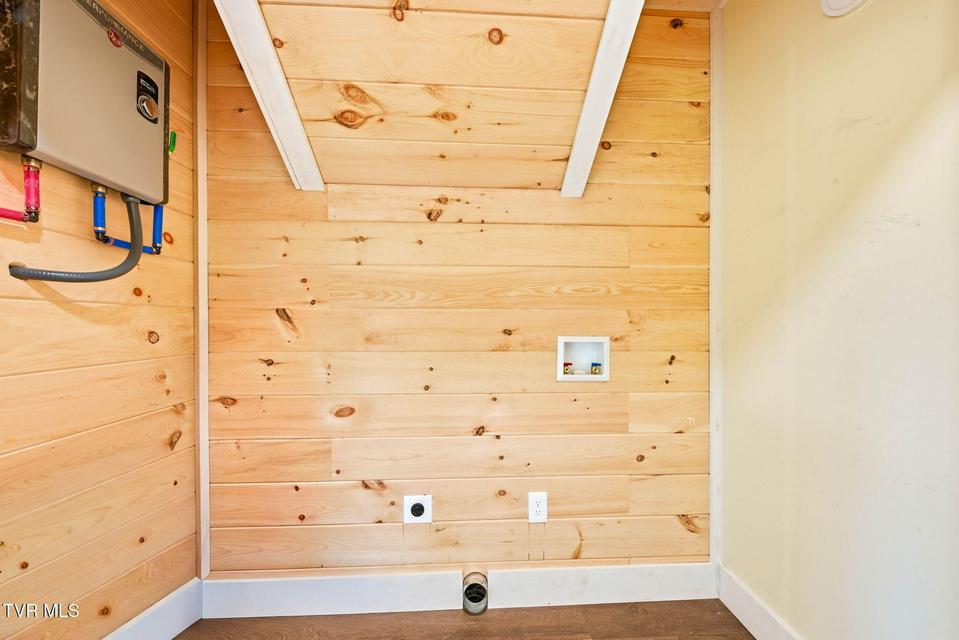 Photo #16: 954 Glasgow Street