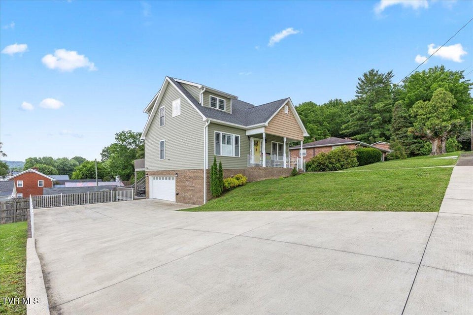 Photo #6: 404 Allen Avenue