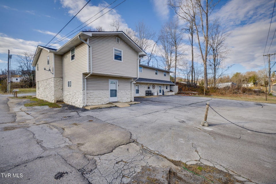 Photo #4: 702 Main Street