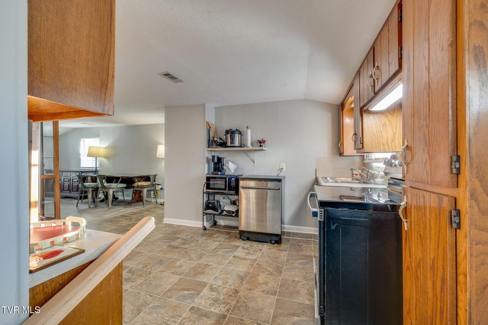 Photo #37: 702 Main Street