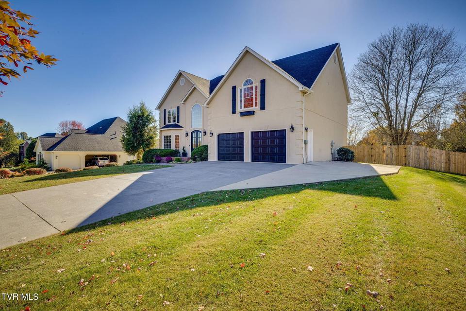 Photo #3: 6 Carriage Court