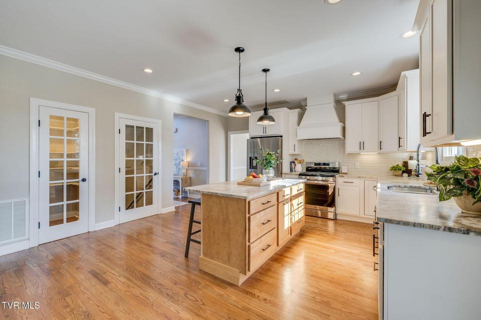 Photo #15: 6 Carriage Court