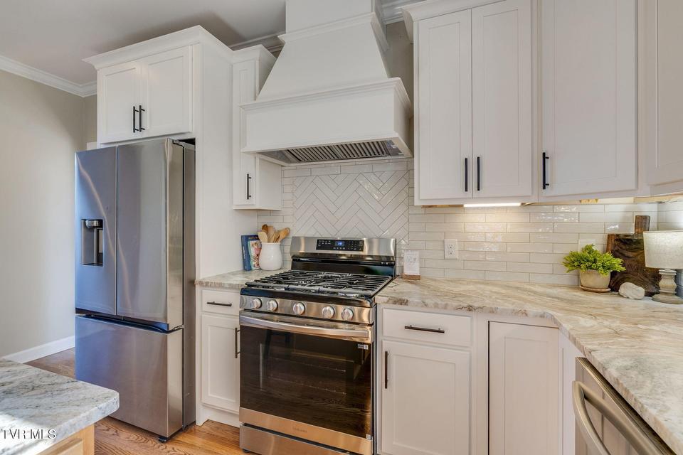 Photo #17: 6 Carriage Court