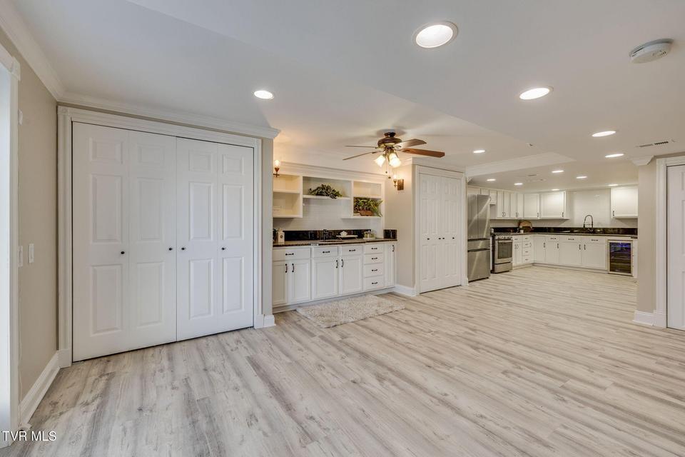 Photo #32: 6 Carriage Court