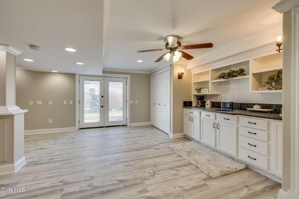 Photo #33: 6 Carriage Court