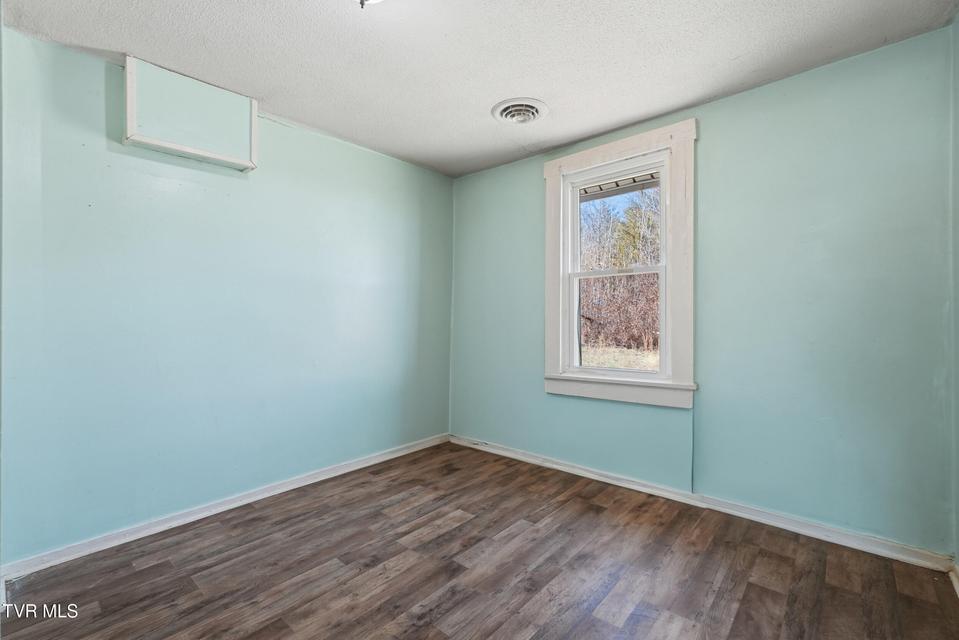 Photo #18: 40 Mount Pleasant Circle