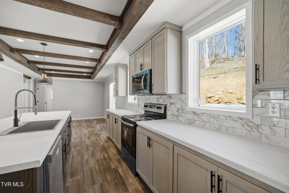 Photo #10: 1223 Front Street