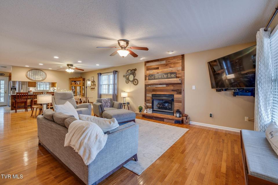 Photo #5: 613 Willowcrest Place