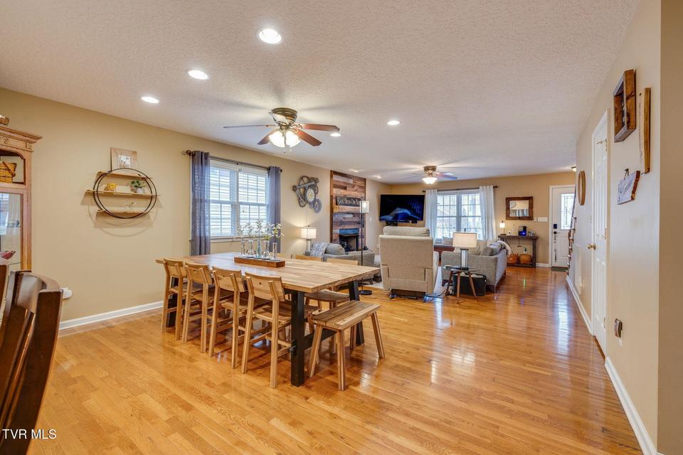 Photo #10: 613 Willowcrest Place