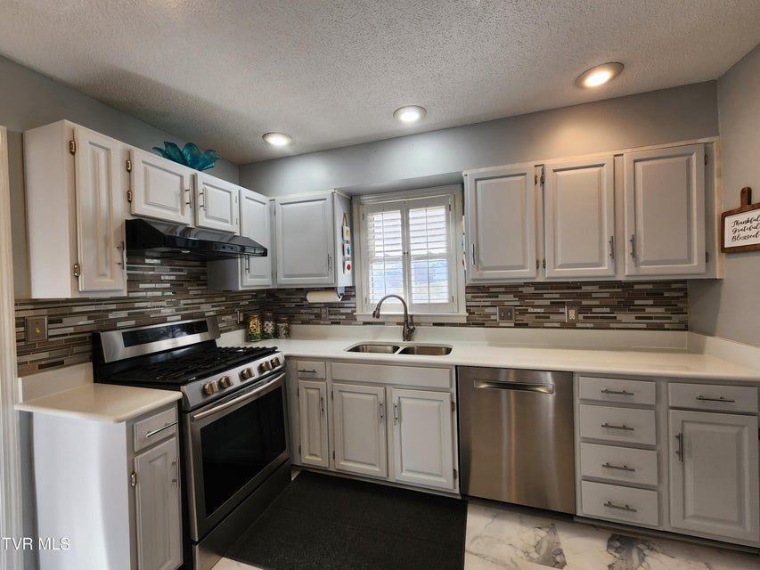 Photo #14: 15512 Woodstone Circle