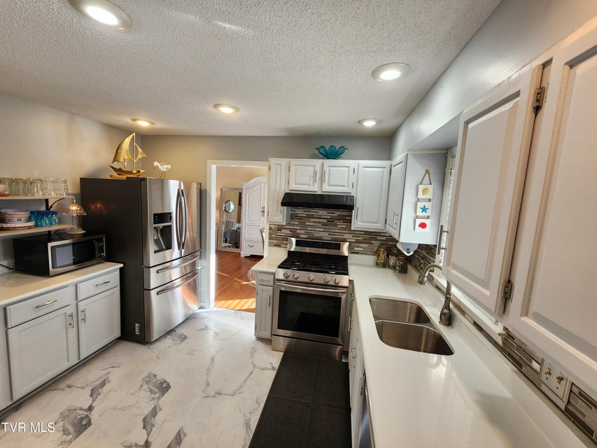 Photo #12: 15512 Woodstone Circle