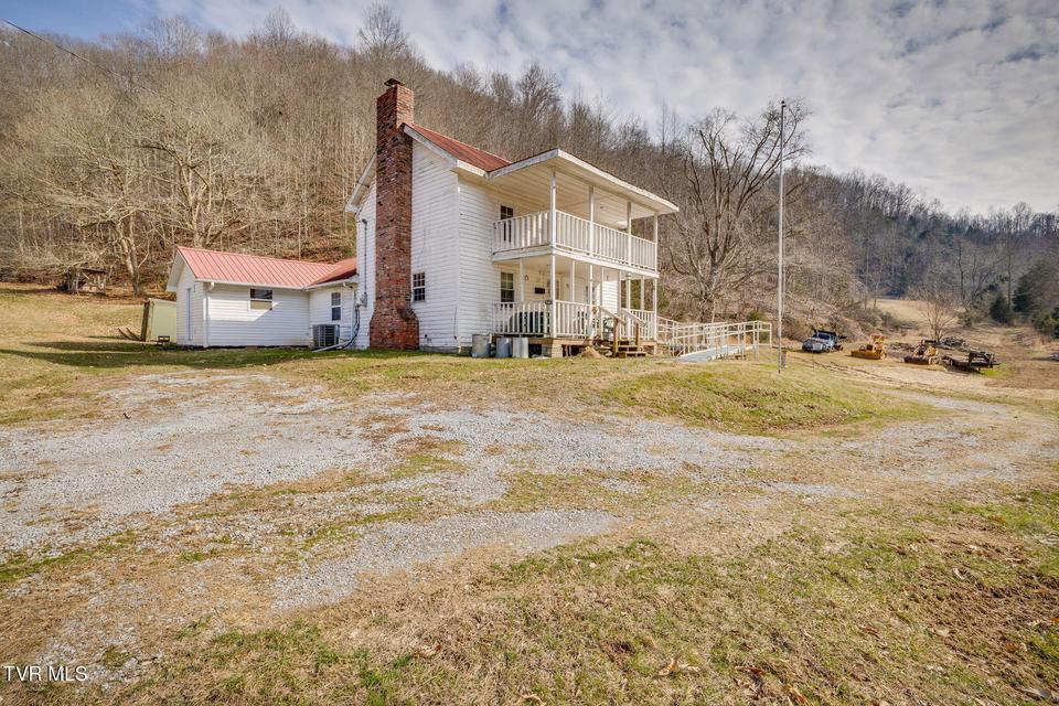 Photo #3: 547 Wynding Way Drive