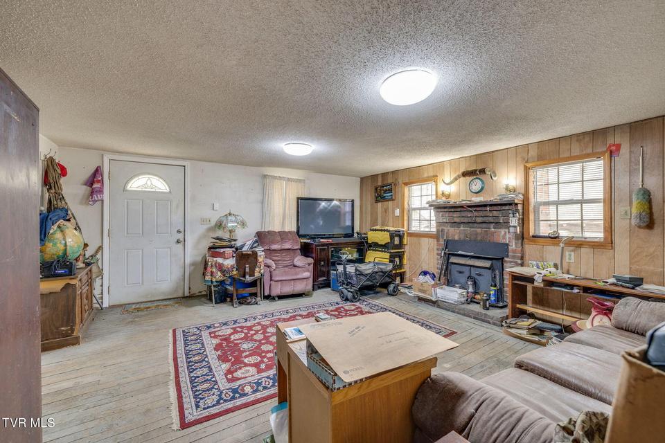 Photo #6: 547 Wynding Way Drive