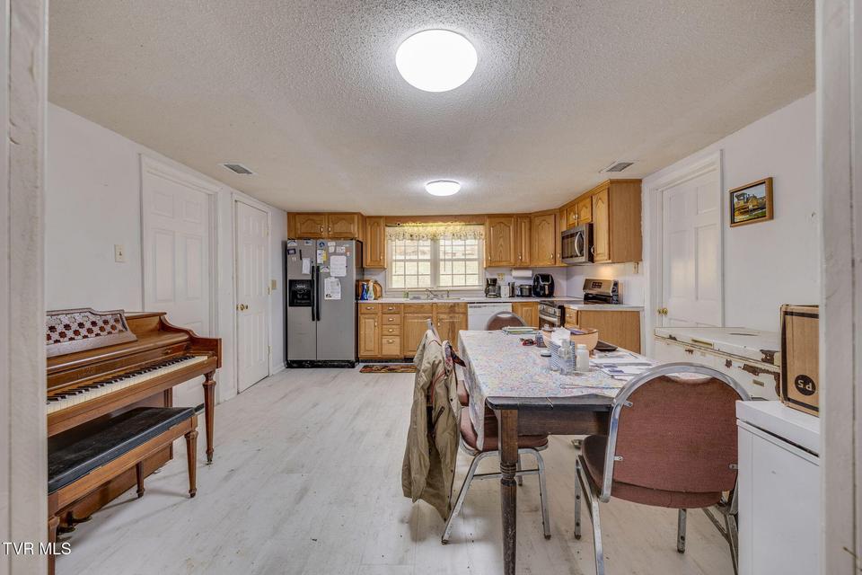 Photo #8: 547 Wynding Way Drive