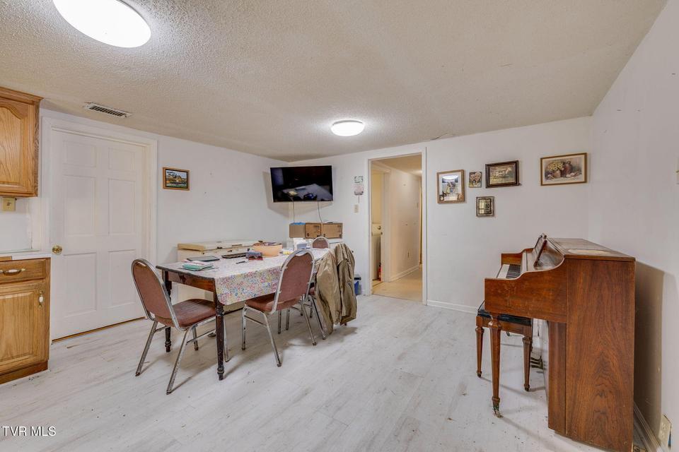 Photo #9: 547 Wynding Way Drive