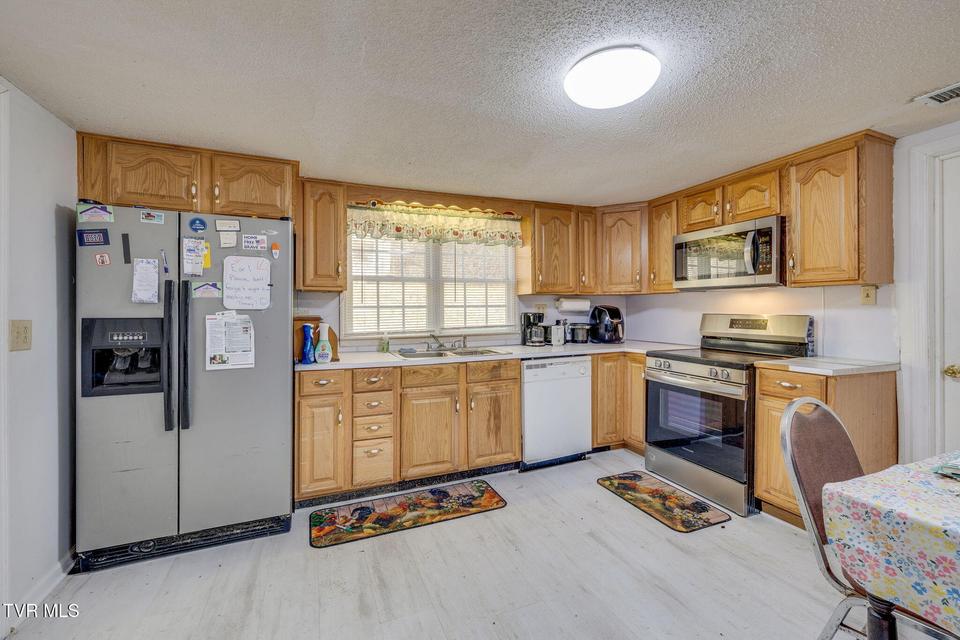 Photo #11: 547 Wynding Way Drive