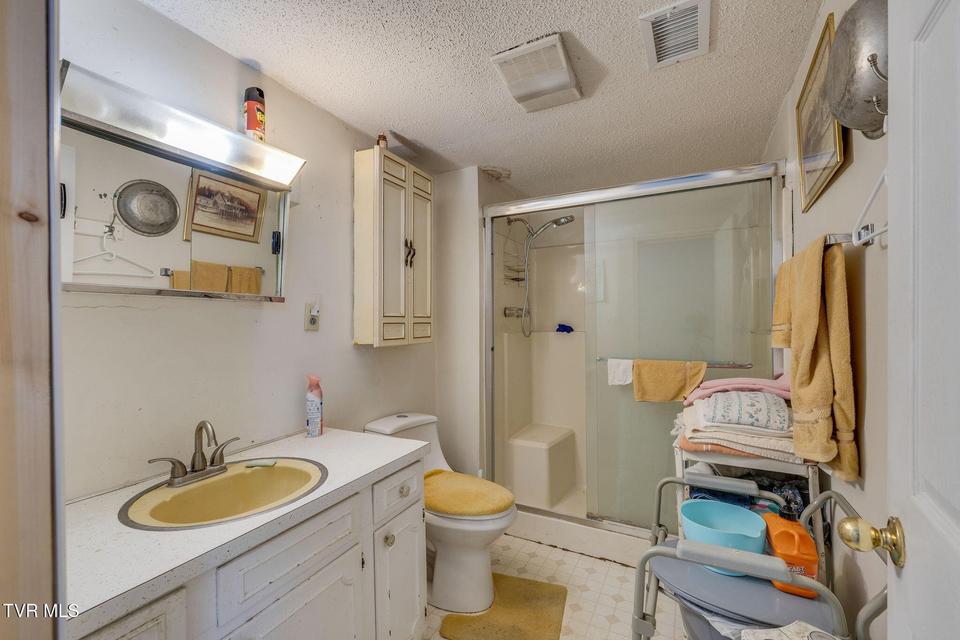 Photo #13: 547 Wynding Way Drive