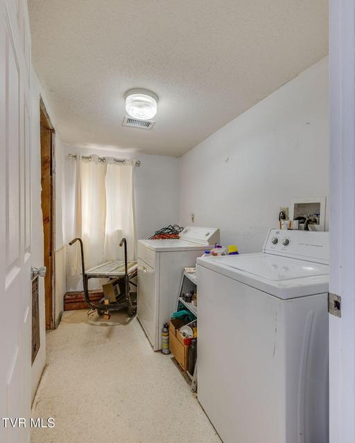 Photo #16: 547 Wynding Way Drive