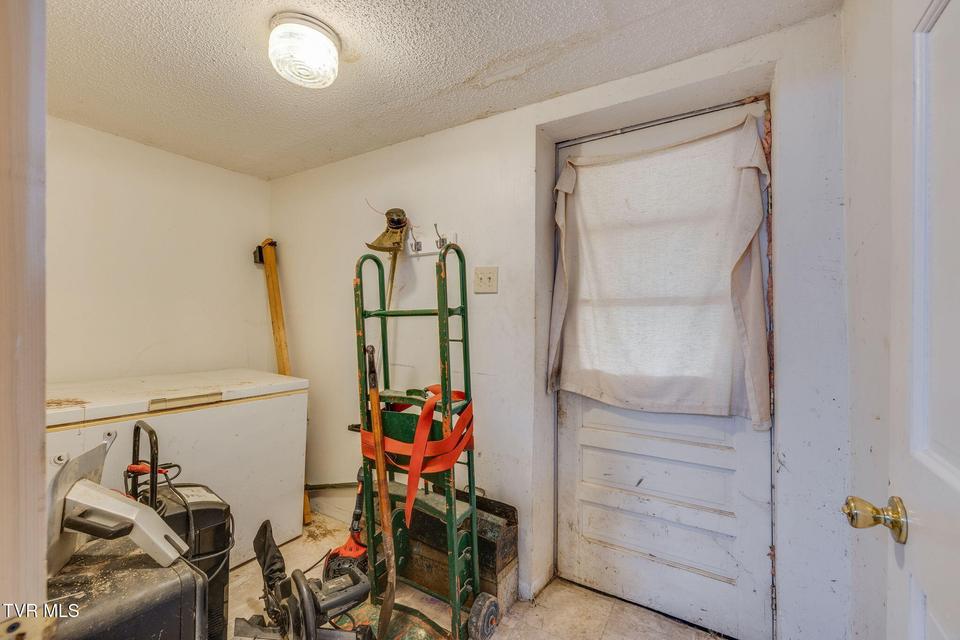 Photo #21: 547 Wynding Way Drive