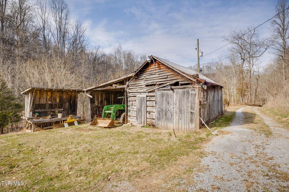 Photo #26: 547 Wynding Way Drive