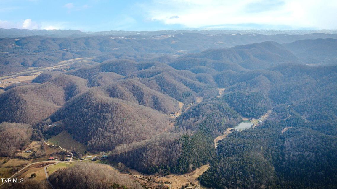 Photo #36: 547 Wynding Way Drive