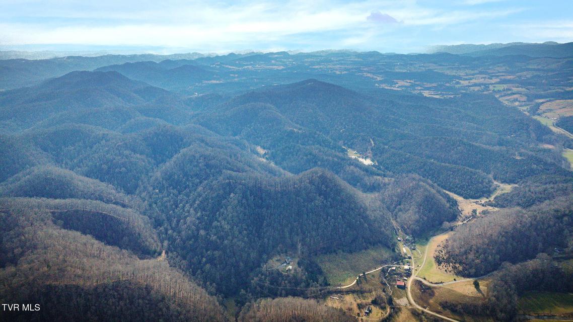 Photo #38: 547 Wynding Way Drive