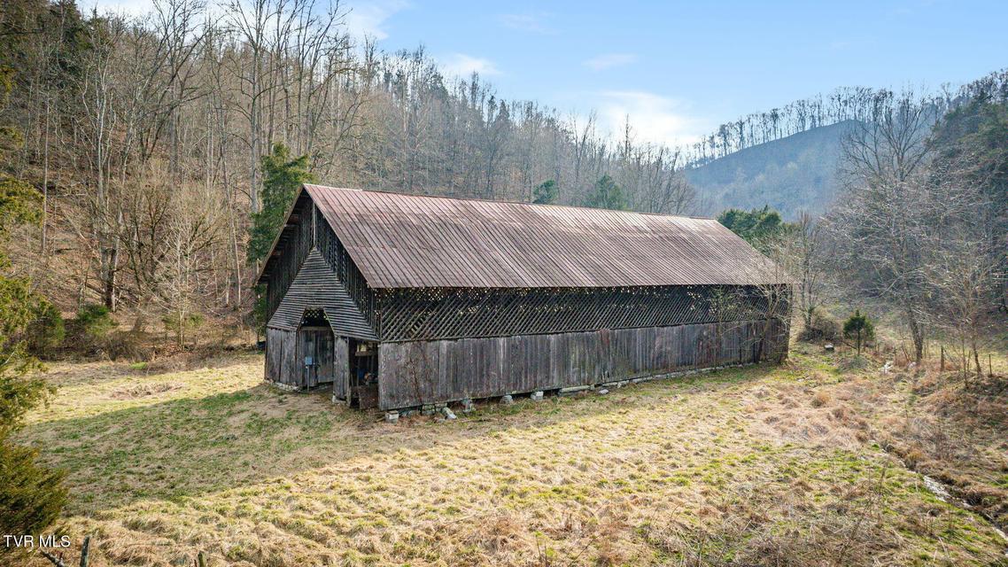 Photo #45: 547 Wynding Way Drive