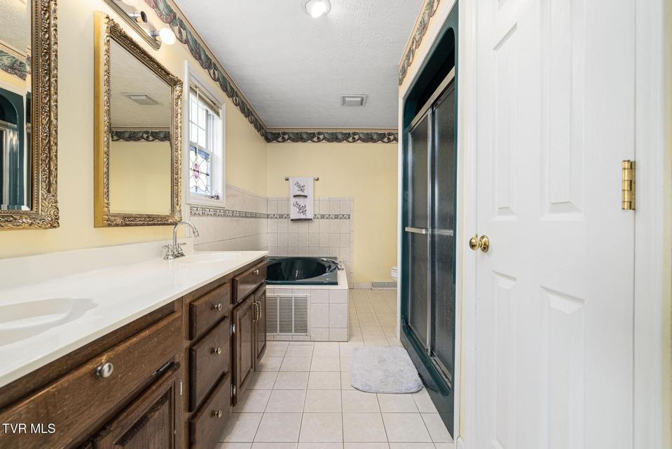 Photo #25: 206 Highland Road