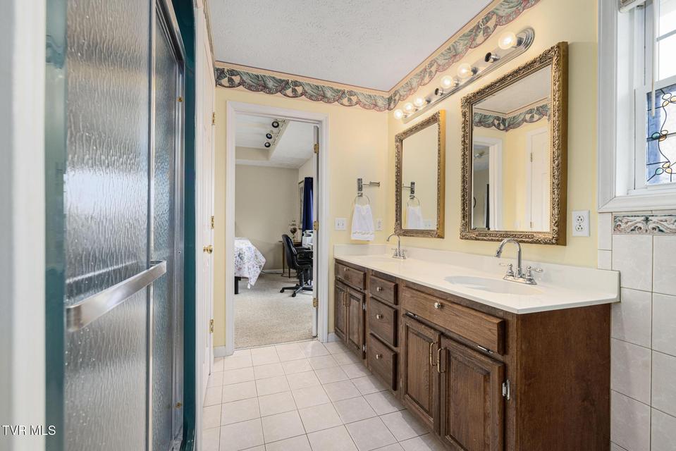 Photo #26: 206 Highland Road