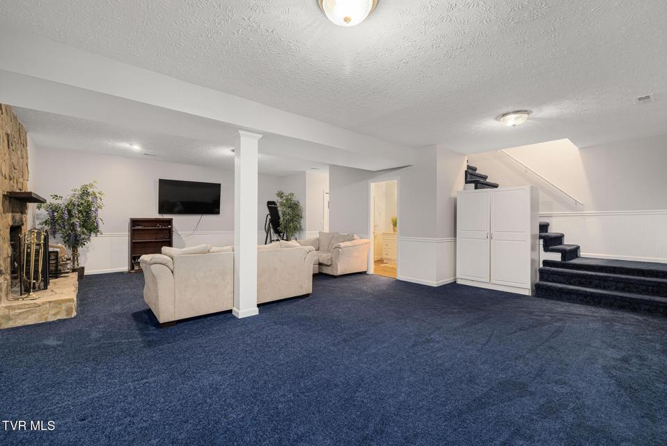 Photo #33: 206 Highland Road