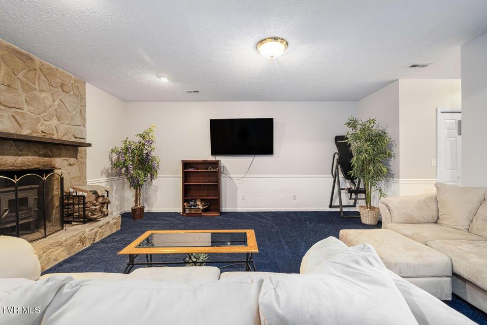 Photo #35: 206 Highland Road