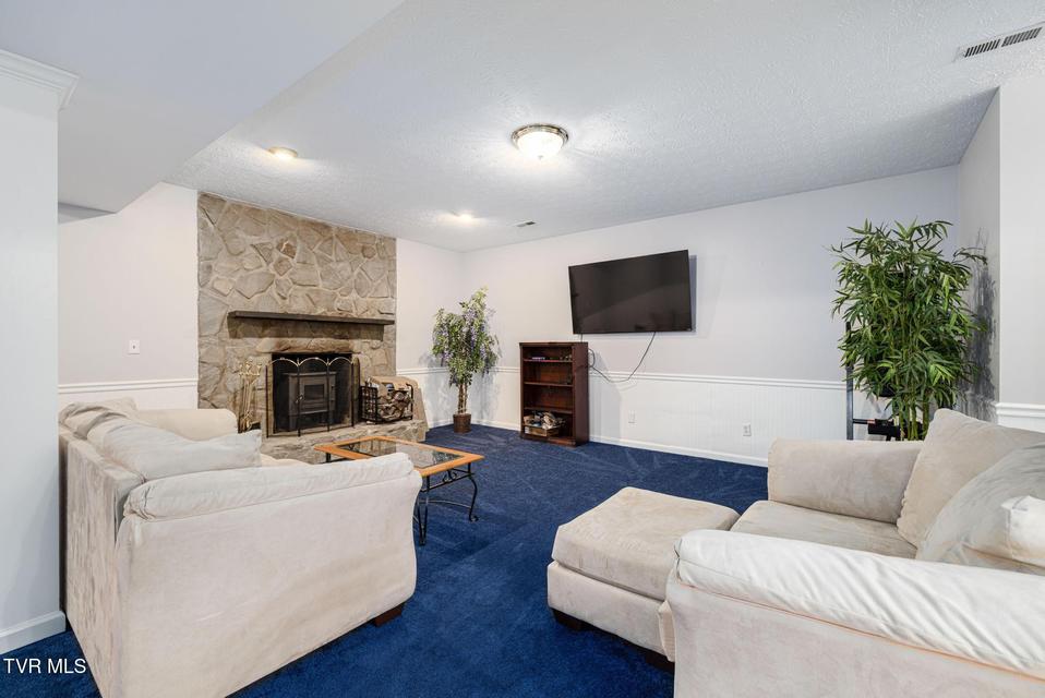 Photo #36: 206 Highland Road