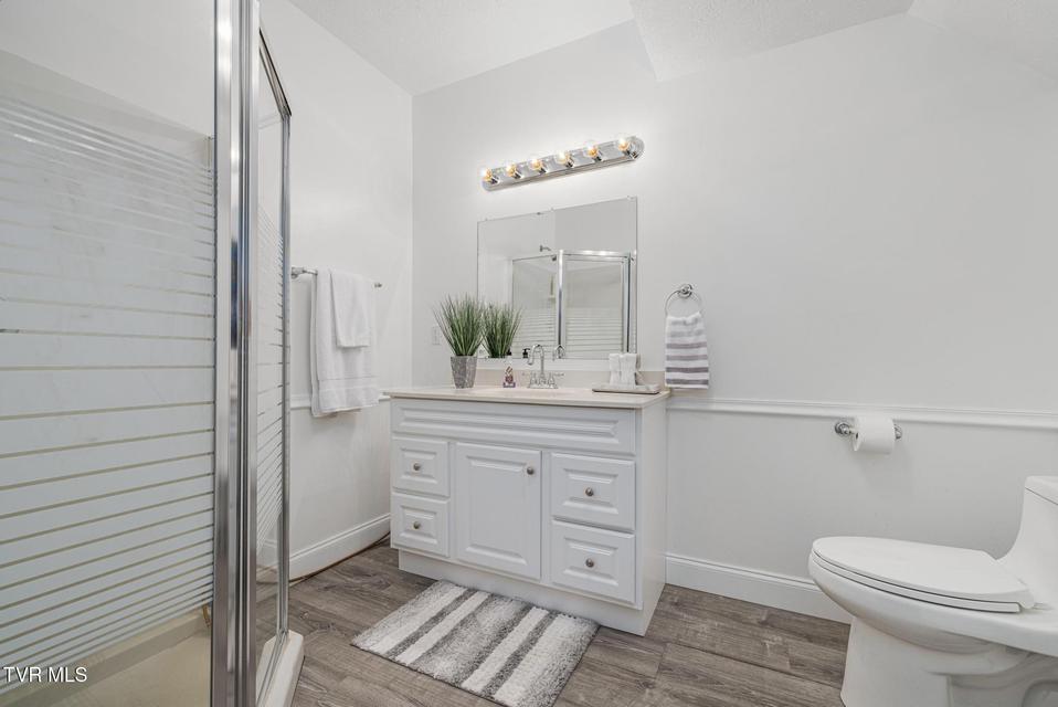 Photo #39: 206 Highland Road